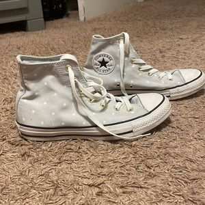 Women’s Converse w/ polka dots